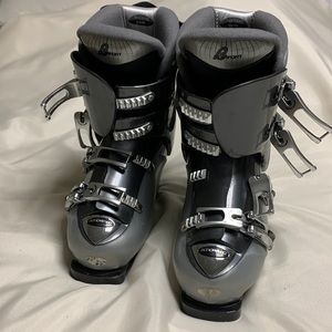 Atomic ski boots size 25 (6,5-7 women)